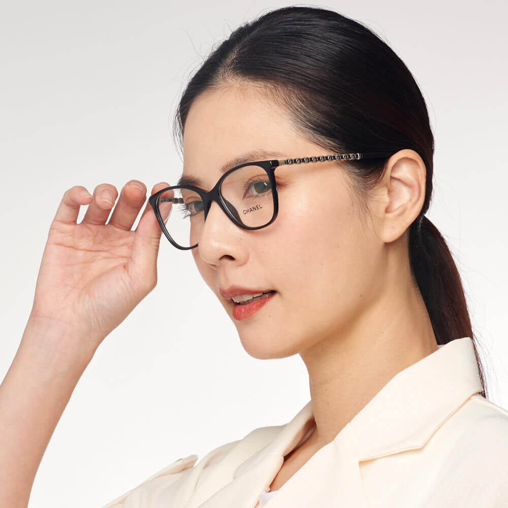 CHANEL經典皮革穿鍊平光鏡