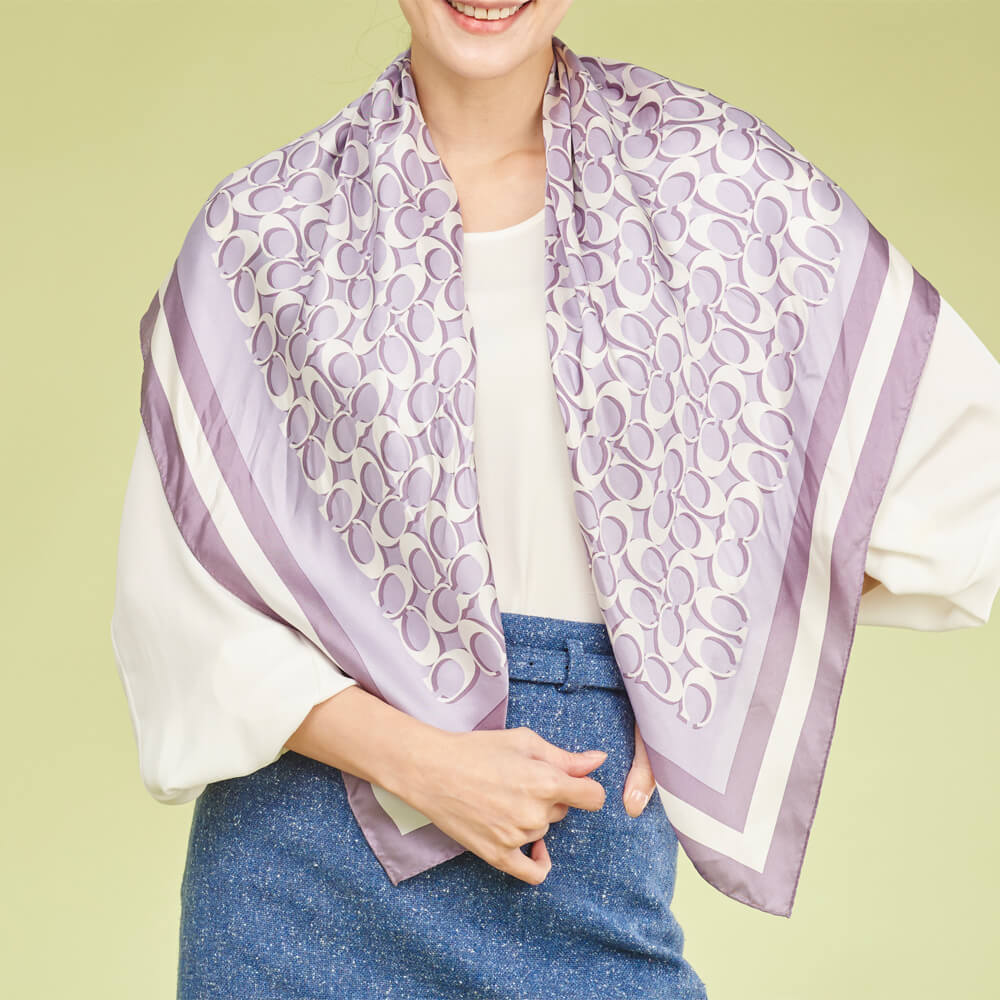 COACH 100%蠶絲方巾